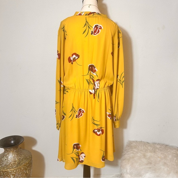 Beautiful Long sleeve floral print dress in a 2XL. - Picture 3 of 4